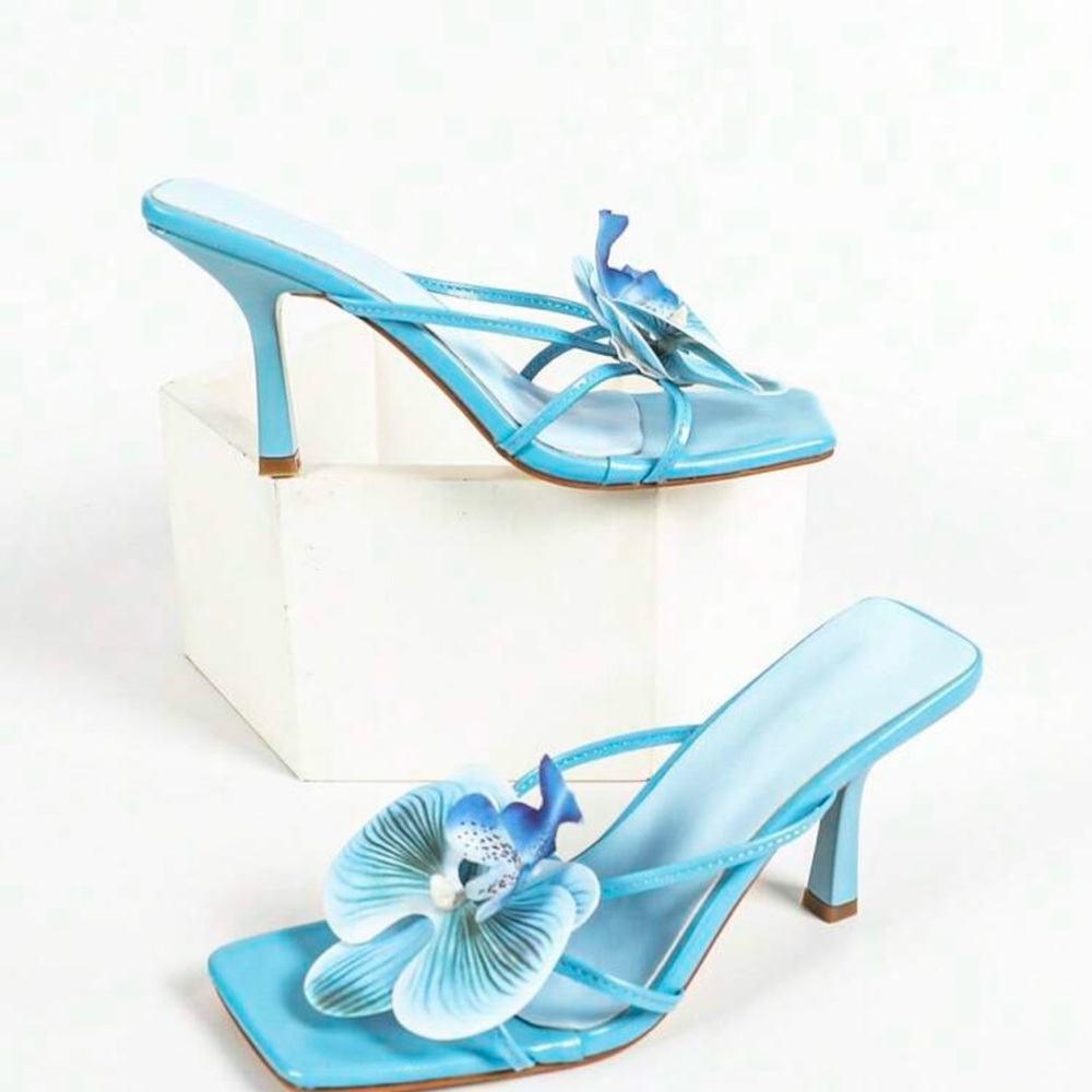 Elegant Blue Floral Women's Heels